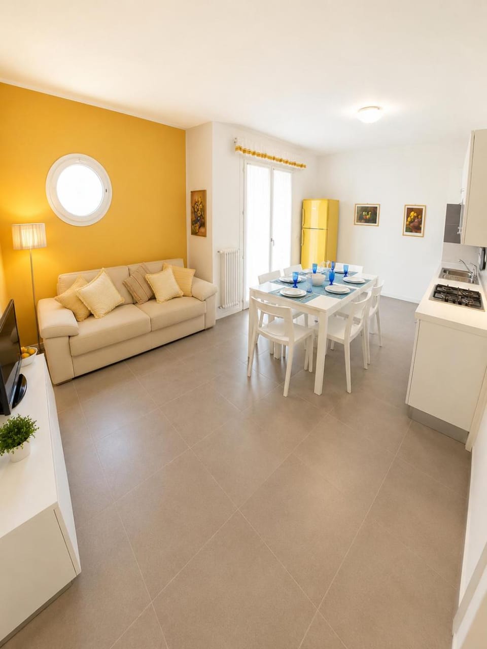 TV and multimedia, Kitchen or kitchenette, Dining area