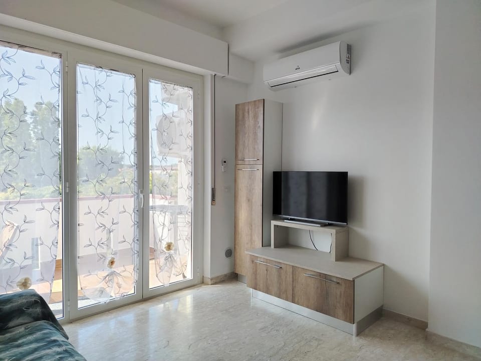 VERDE HOUSE casa vacanza MONTESILVANO ZONA STAZIONE Apartment in Montesilvano