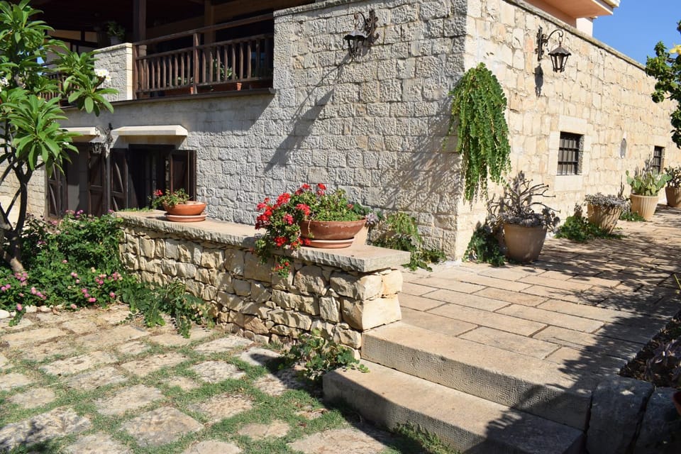 Facade/entrance, Day, Garden