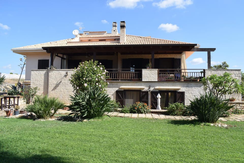 Property building, Day, Garden, Garden view