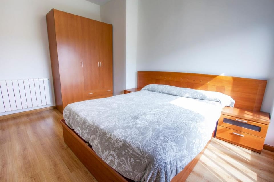 Bed, Photo of the whole room, Bedroom, wardrobe