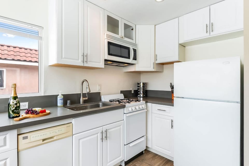 Del Mar Studio - Walk to Beach Apartment in Del Mar