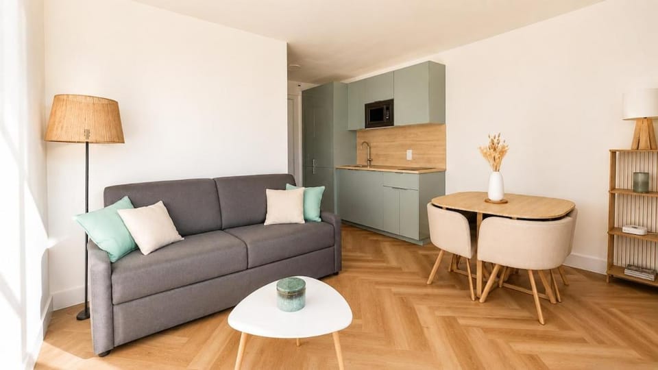 Living room, Seating area, Dining area, kitchen