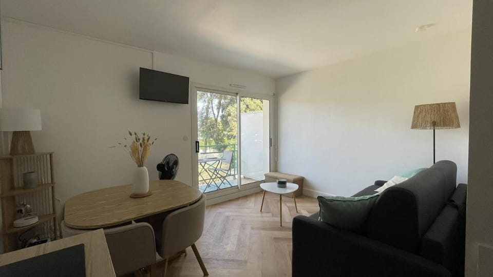 TV and multimedia, Balcony/Terrace, Living room, Dining area