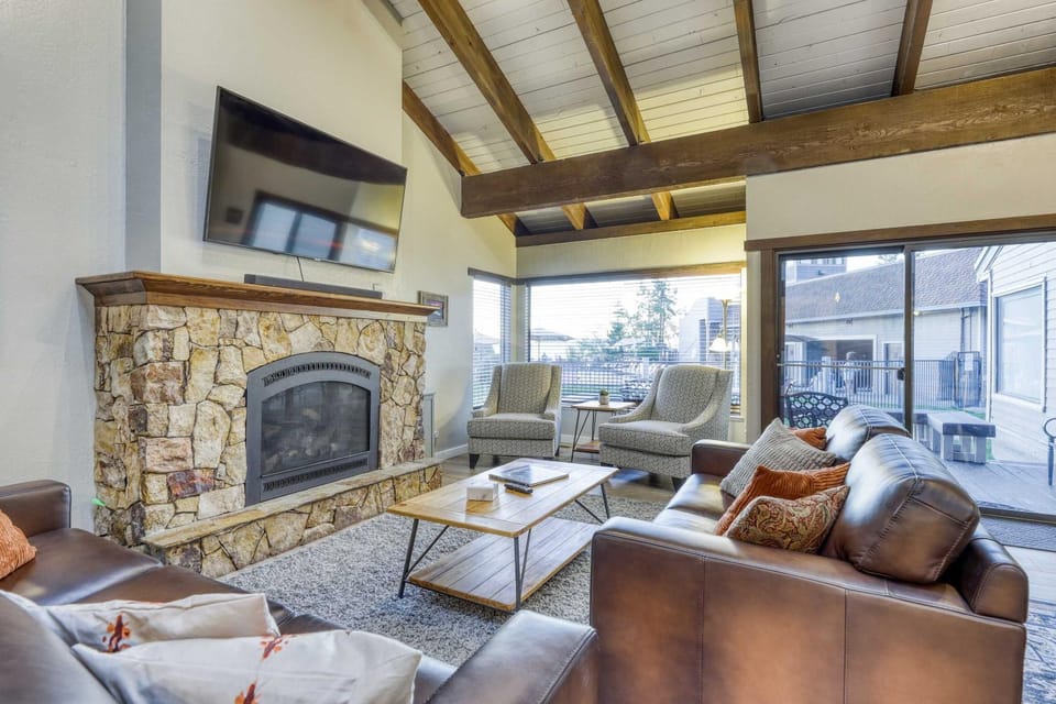 Amazing Lakefront Townhome with Lake & Pool Views Gas Grill Steps from Private Beach House in South Lake Tahoe