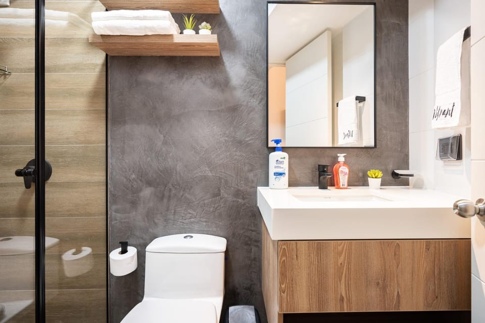 Shower, Toilet, Bathroom, towels