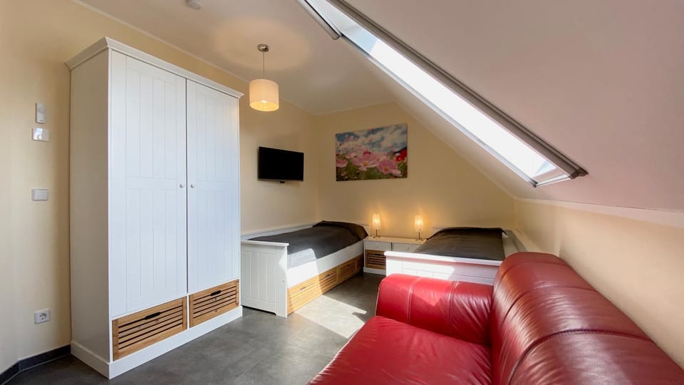 Photo of the whole room, Bedroom