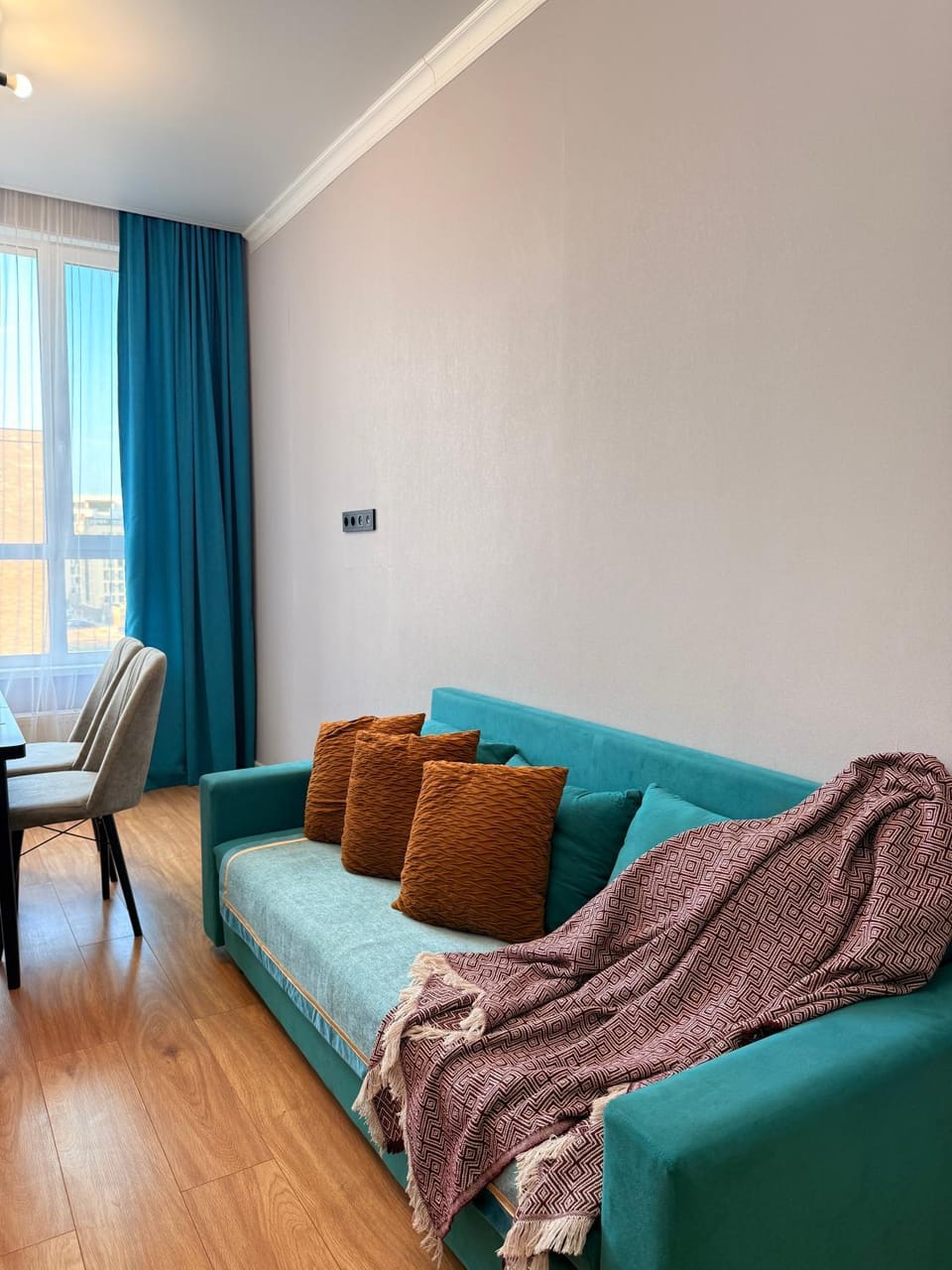 Bed, Living room, Photo of the whole room, Seating area, Bedroom