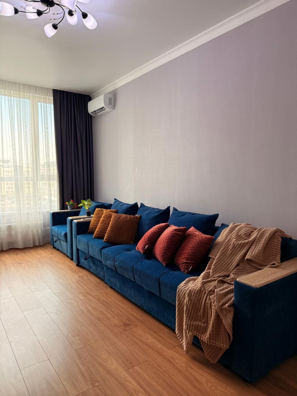 Living room, Seating area, air conditioner