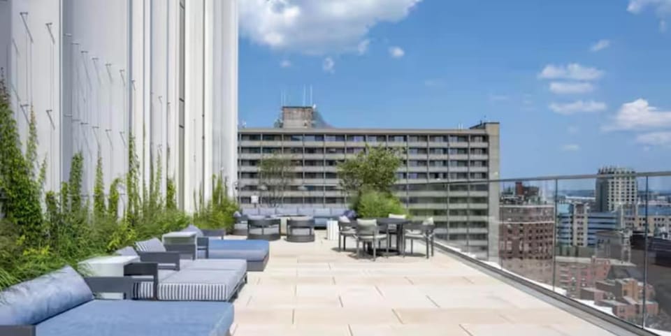 Back Bay Central Penthouse with Gym Parking In Unit Washer Dryer Apartment in Boston