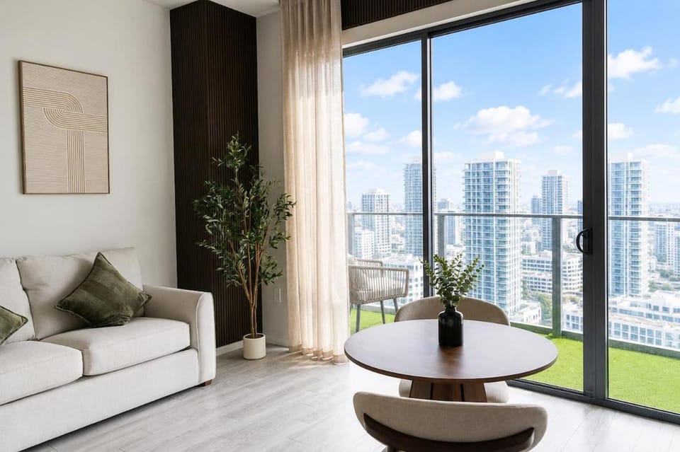 Luxury Downtown Miami Retreat 32nd floor Apartment in Miami