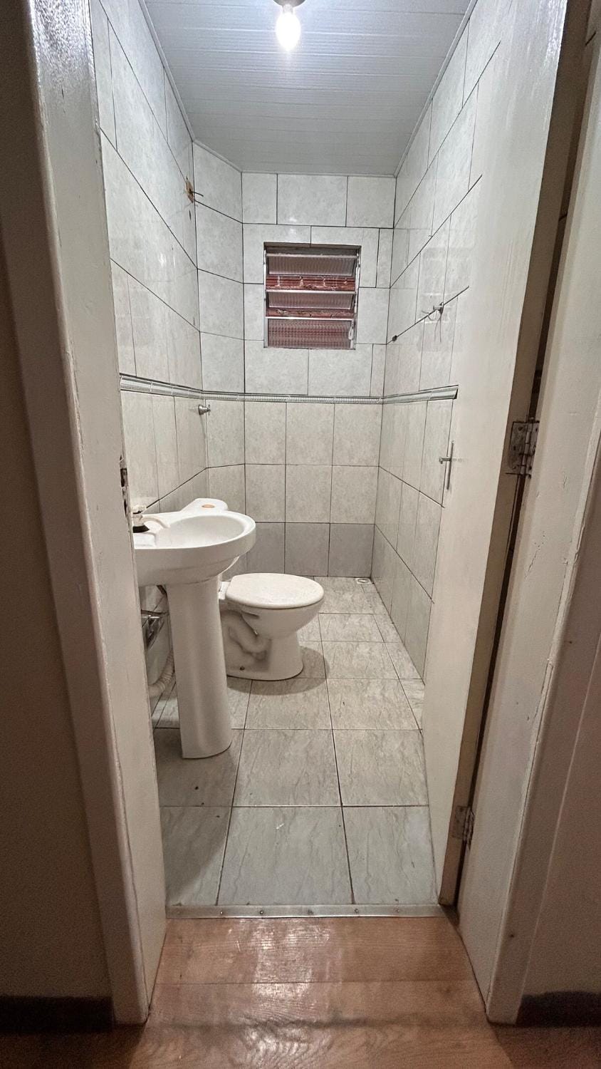 Shower, Toilet