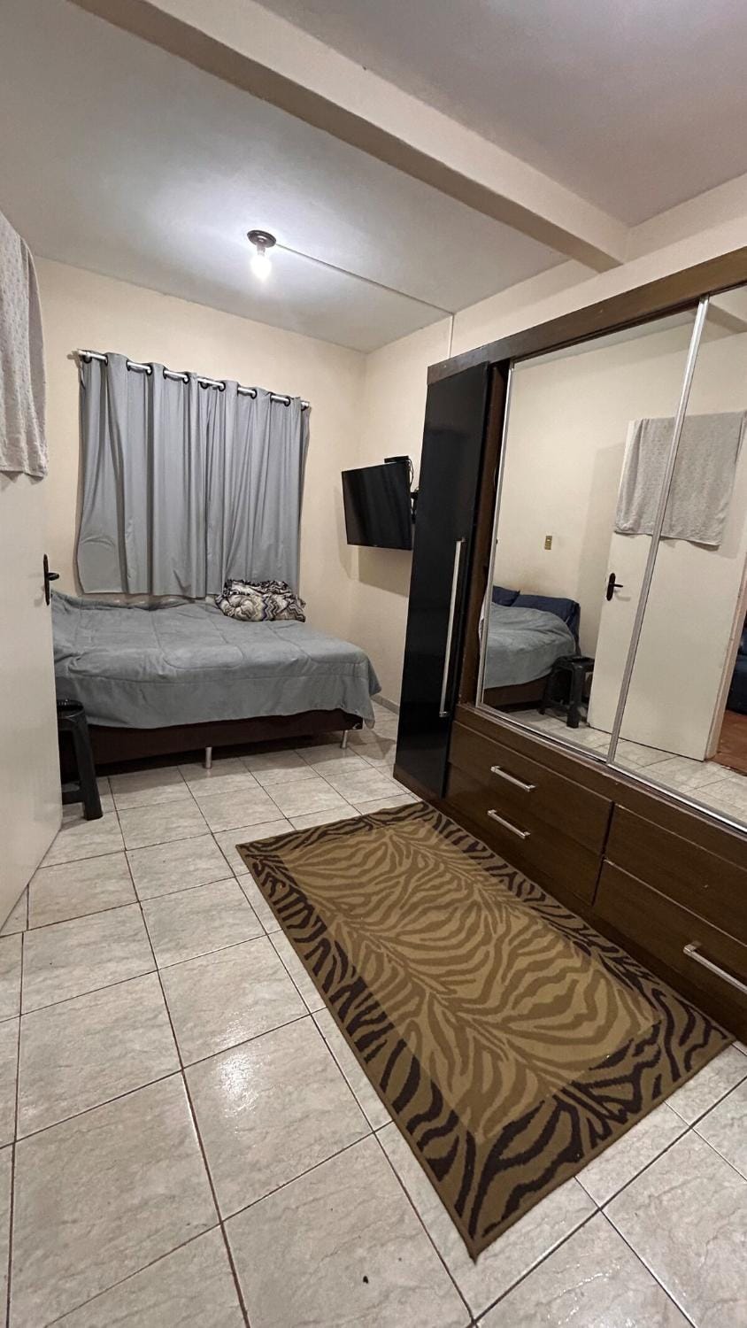 Bed, TV and multimedia, Bedroom