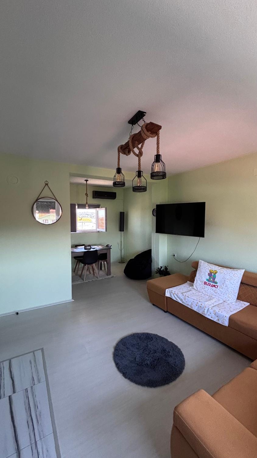 Communal lounge/ TV room, Bed, TV and multimedia, Living room, Photo of the whole room, Seating area, Evening entertainment