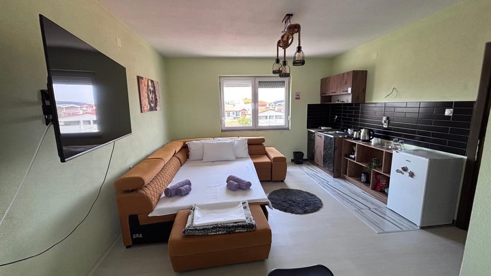 Bed, Kitchen or kitchenette, Living room, kitchen