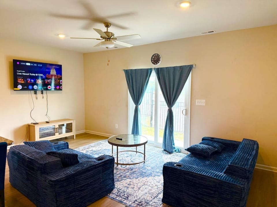 TV and multimedia, Living room, Seating area