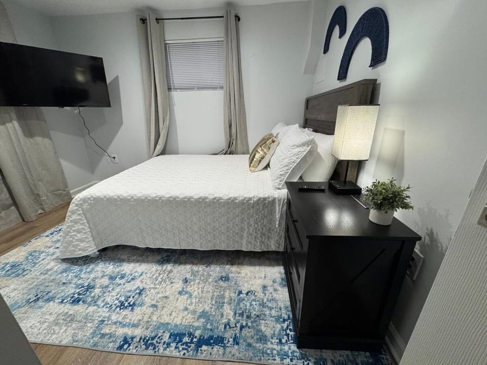 Private 2BR Fast Wi-Fi Parking Near Metro Apartment in District of Columbia