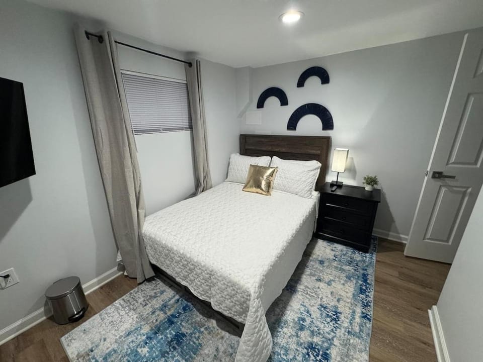 Private 2BR Fast Wi-Fi Parking Near Metro Apartment in District of Columbia