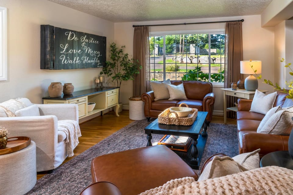 Luxe Home & Glamping w/ Pond in Oregon City! House in Clackamas County