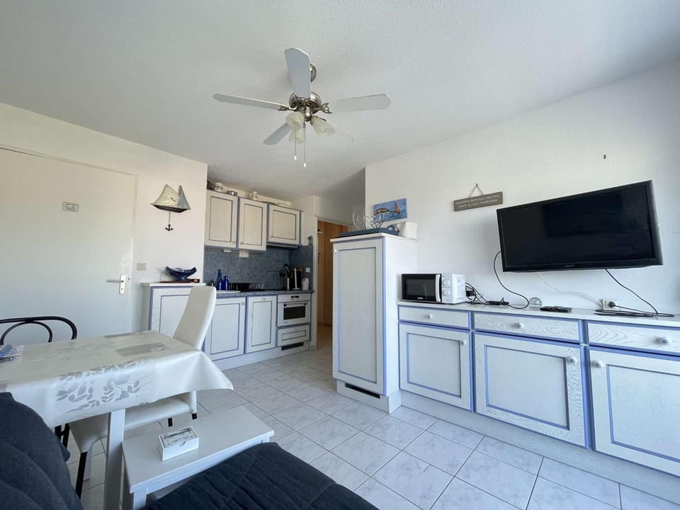 Ravissant T2 avec parking - 4 pers. - FR-1-308-217 Apartment in Le Lavandou
