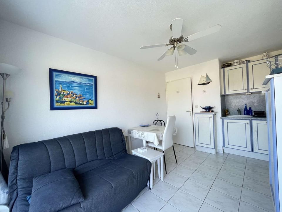 Ravissant T2 avec parking - 4 pers. - FR-1-308-217 Apartment in Le Lavandou
