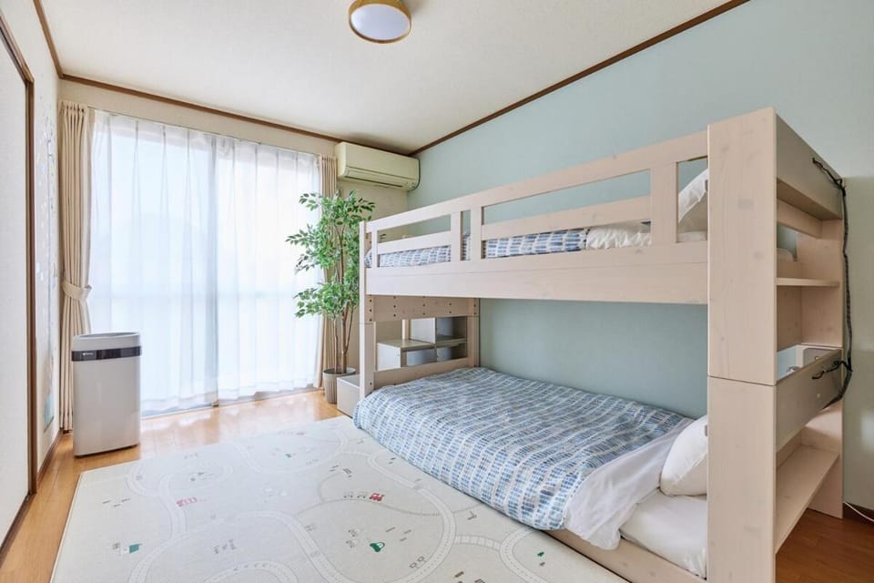 Bedroom, bunk bed