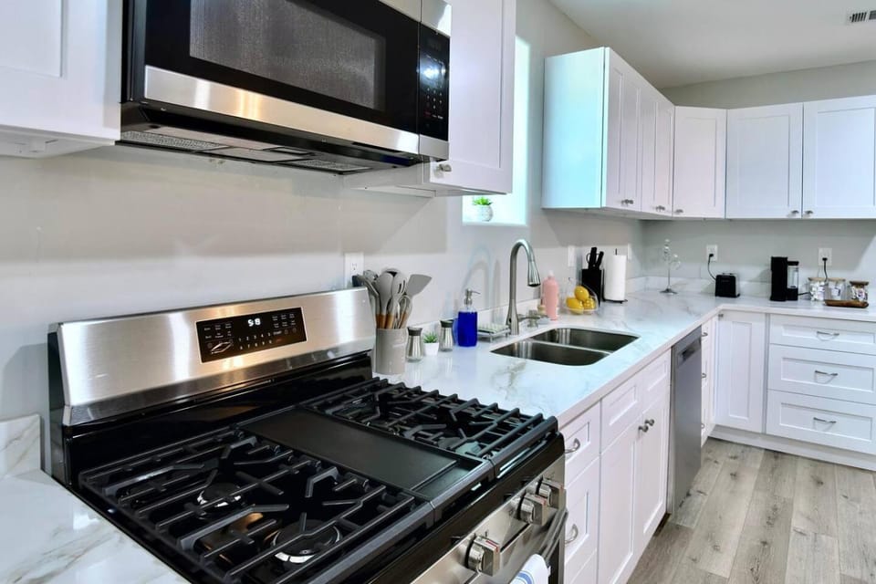 Modern 4BR Easy Access to Top Attractions House in New Orleans