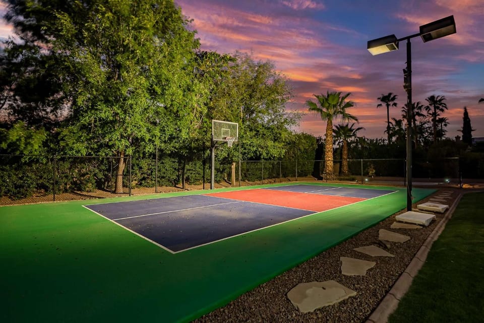 Scottsdale Home with Pool Spa & Outdoor Fun House in Scottsdale