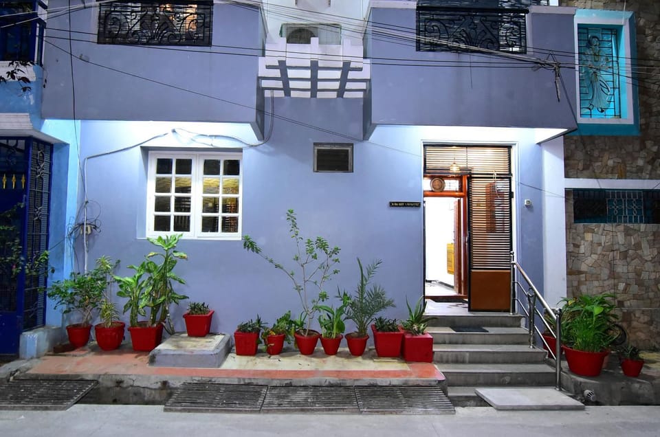 Property building, Facade/entrance, Garden, Garden view