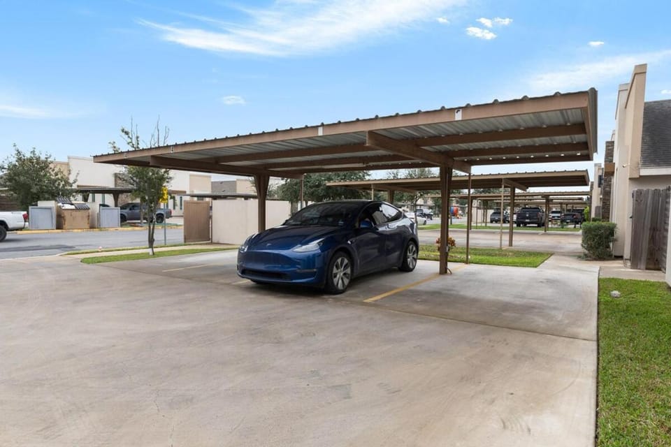 Boho 2 Bed 2 Bath Apartment, Gated, Near Hospitals Apartment in Edinburg