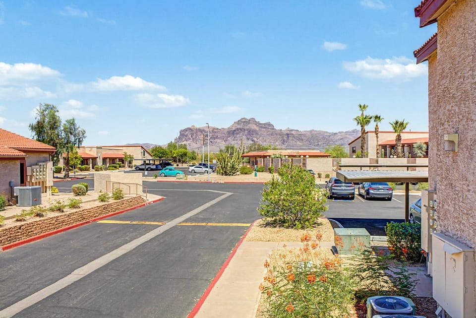 Pool & Hot Tub Access! Superstition Mtn Condo House in Apache Junction
