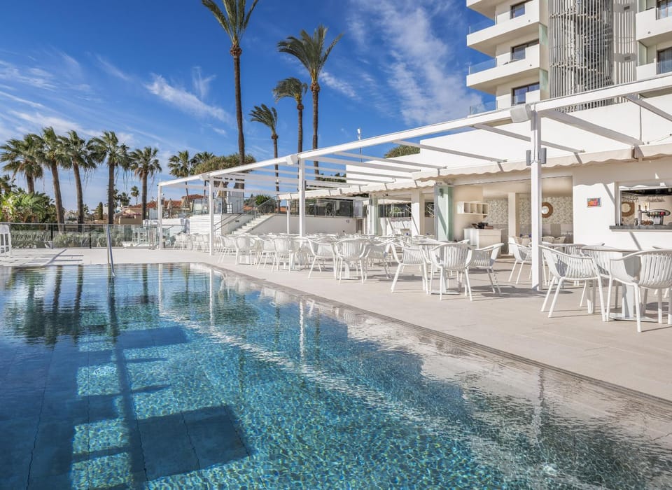 Property building, Pool view, Swimming pool, sunbed