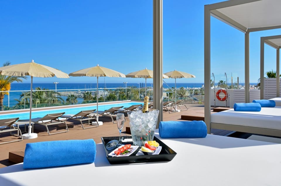 View (from property/room), Balcony/Terrace, Pool view, Sea view, sunbed