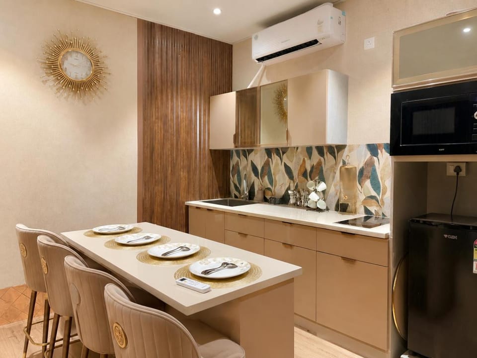 Property building, Breakfast