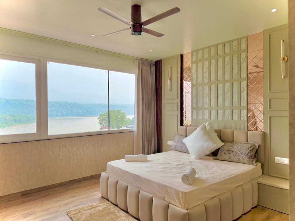 Natural landscape, Photo of the whole room, Bedroom