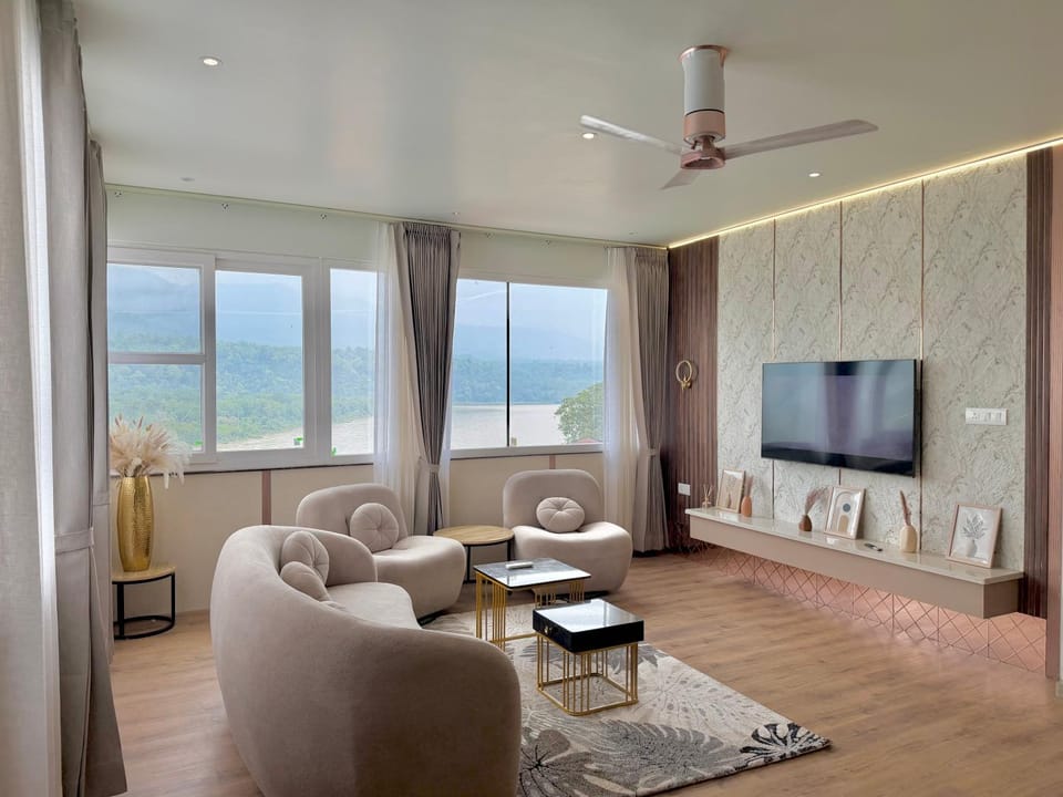 Communal lounge/ TV room, TV and multimedia, Living room