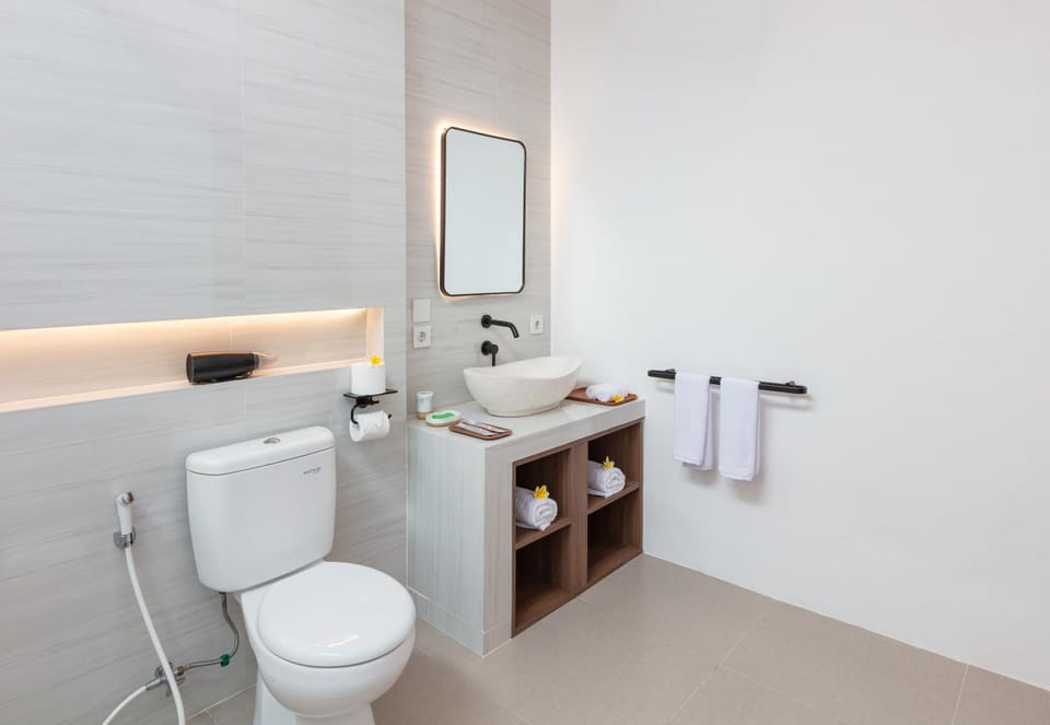 Toilet, Bathroom, towels