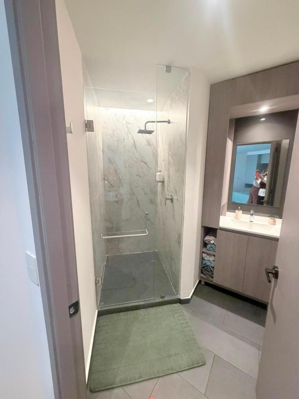 Adamant Grand Apartment in Leon