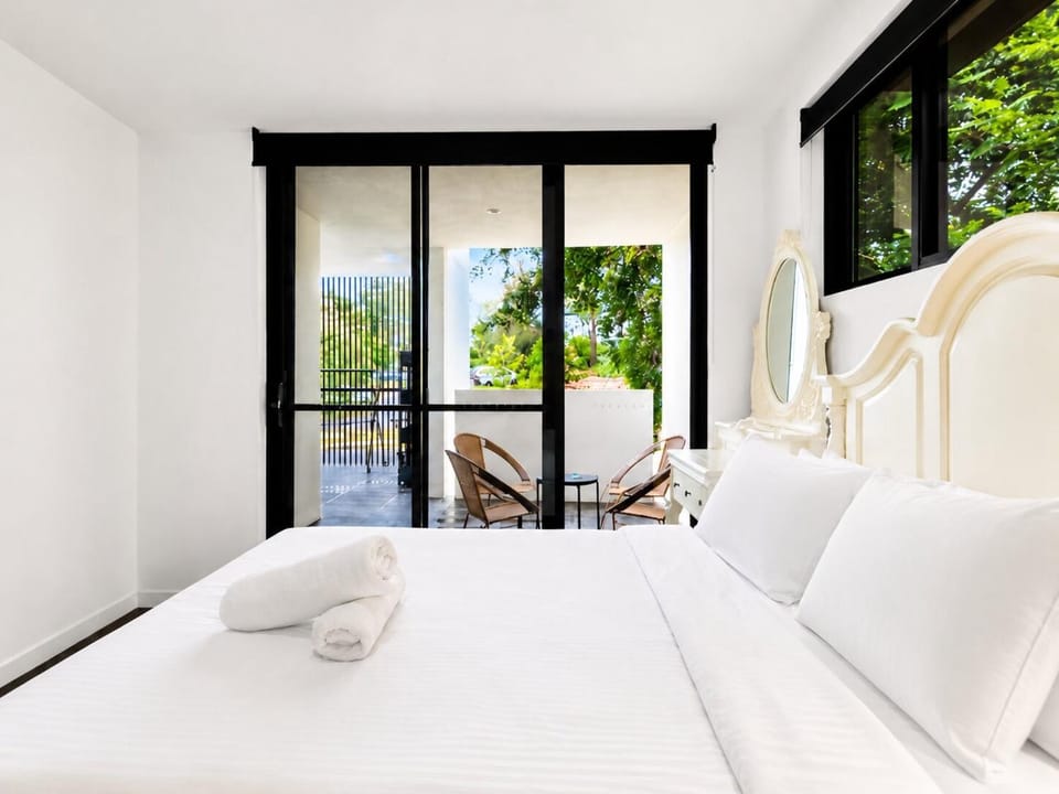 Elevated 3-Bed Apartment Close to Brisbane River Apartment in Indooroopilly