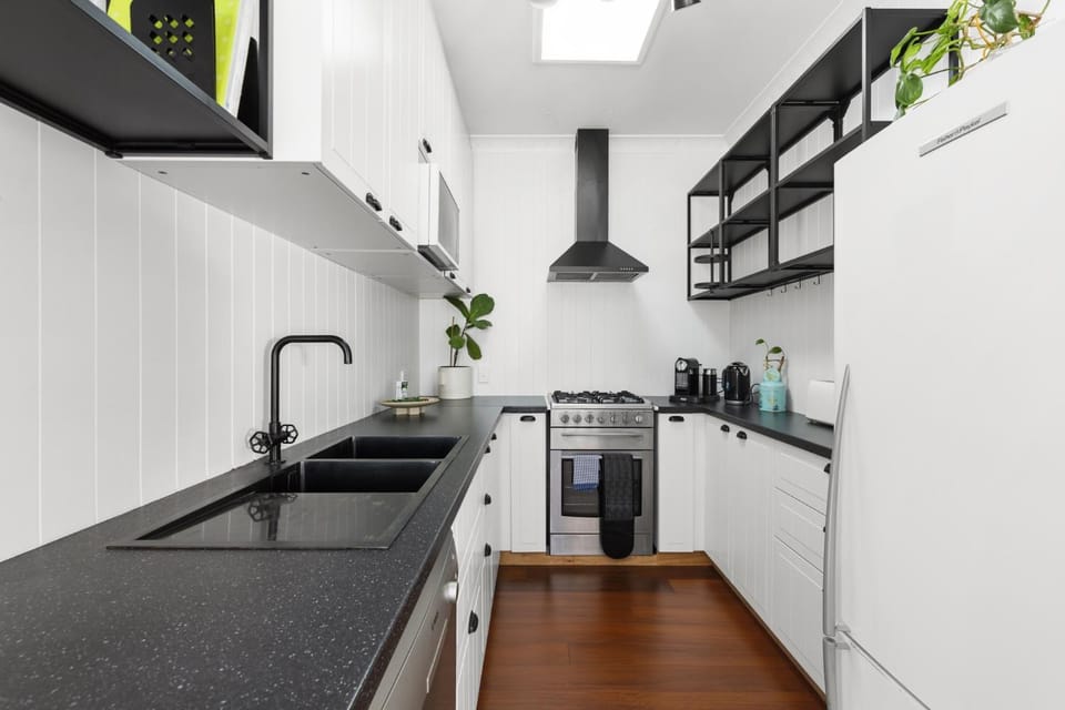 Botany Retreat 2-Bed Granny Flat With Pool House in Mascot