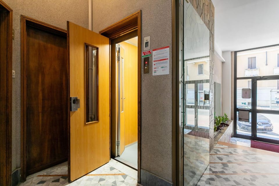 Property building, Facade/entrance