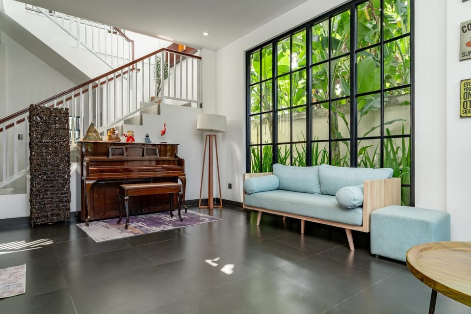 Day, Living room, Seating area, Entertainment