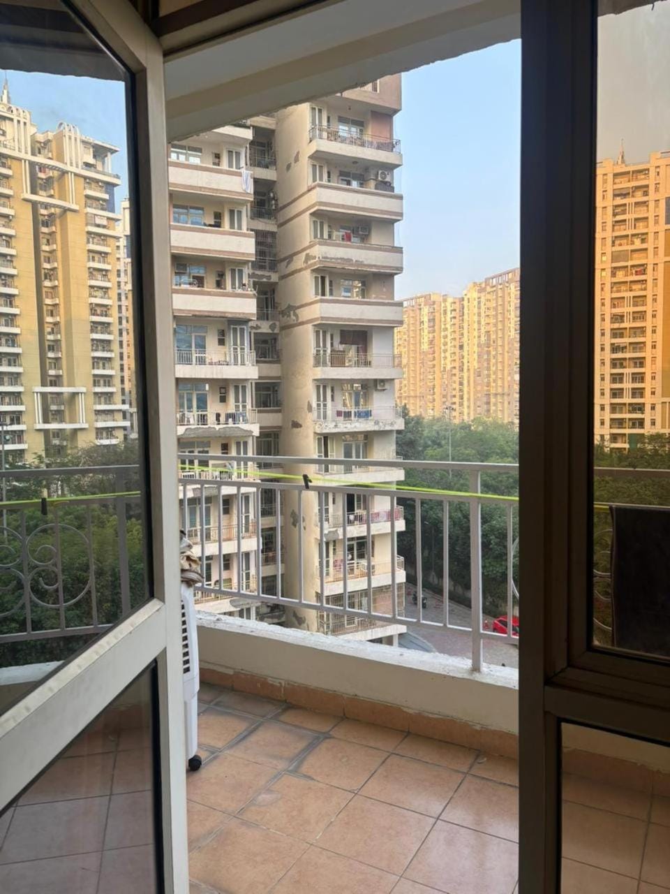 Youngster den Apartment in Noida