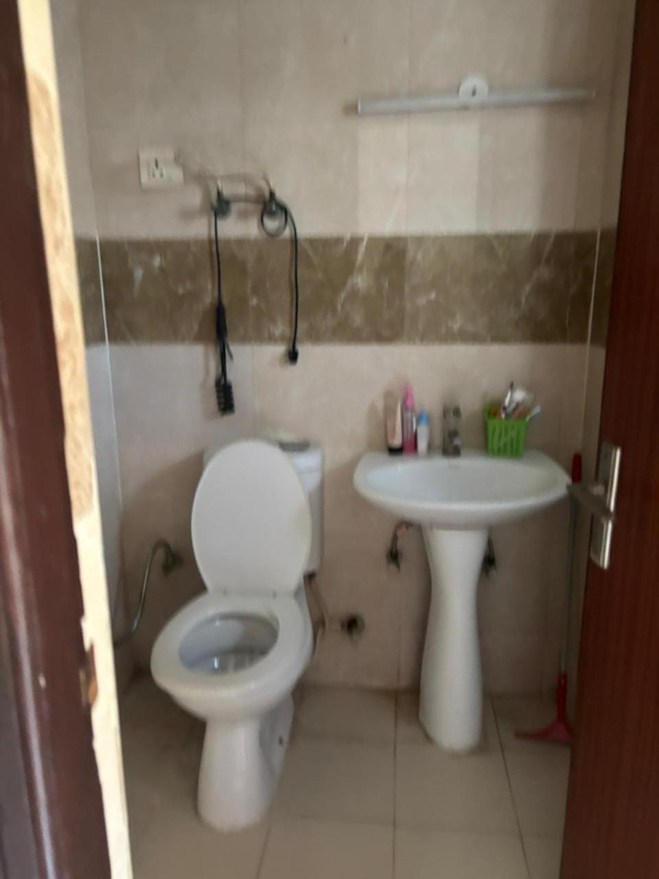 Youngster den Apartment in Noida