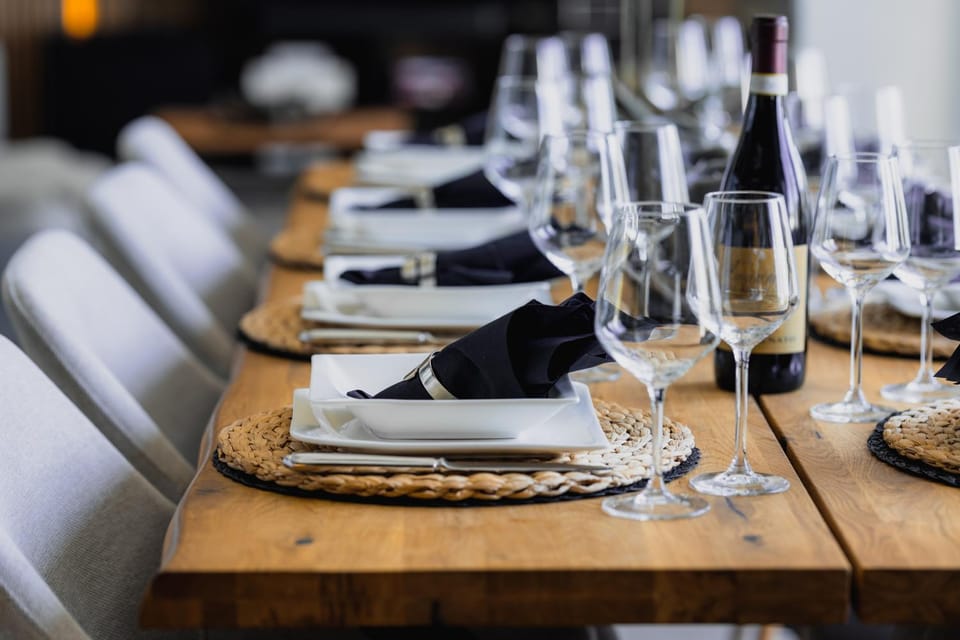 Restaurant/places to eat, Food and drinks, Banquet/Function facilities