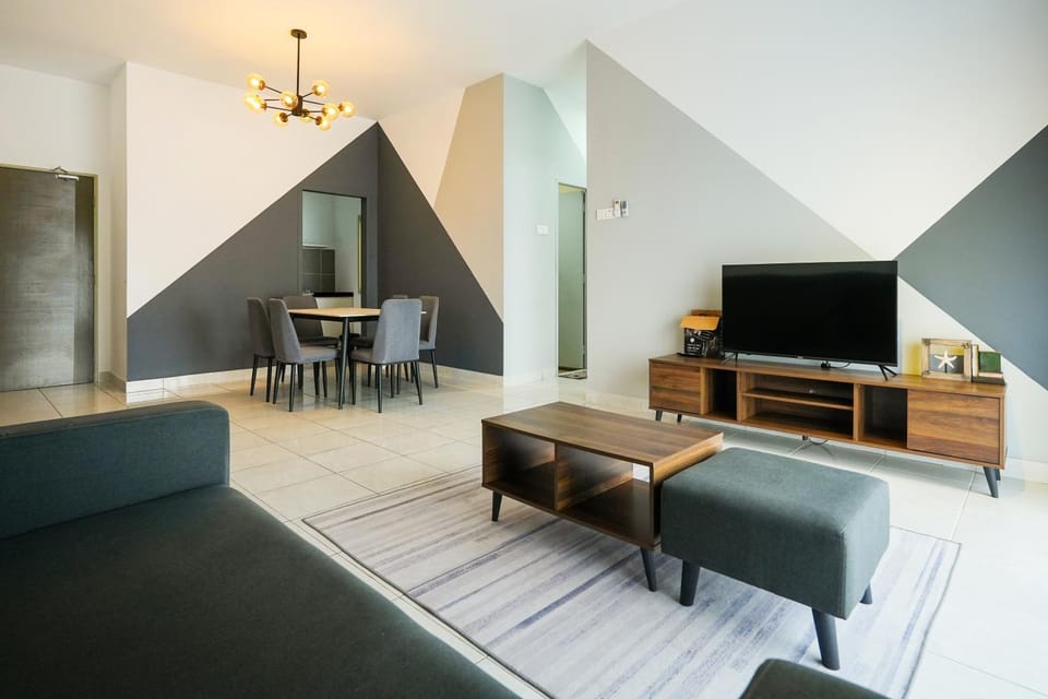 TV and multimedia, Living room, Seating area, Dining area