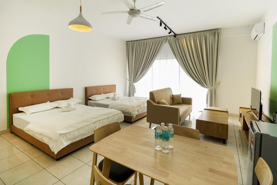 Bed, Living room, Photo of the whole room, Seating area, Dining area, Bedroom
