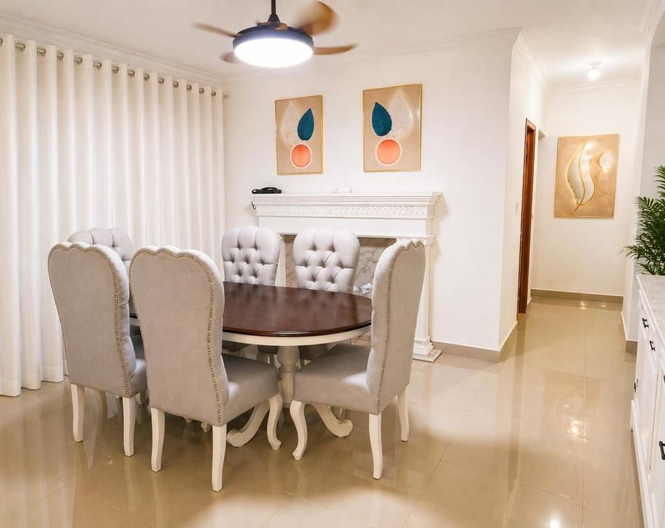 Moderno Apartamento de 3 Habitaciones en la Avenida Independencia Apartment in Distrito Nacional