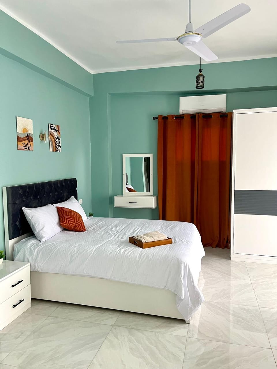 Bed, Photo of the whole room, Bedroom
