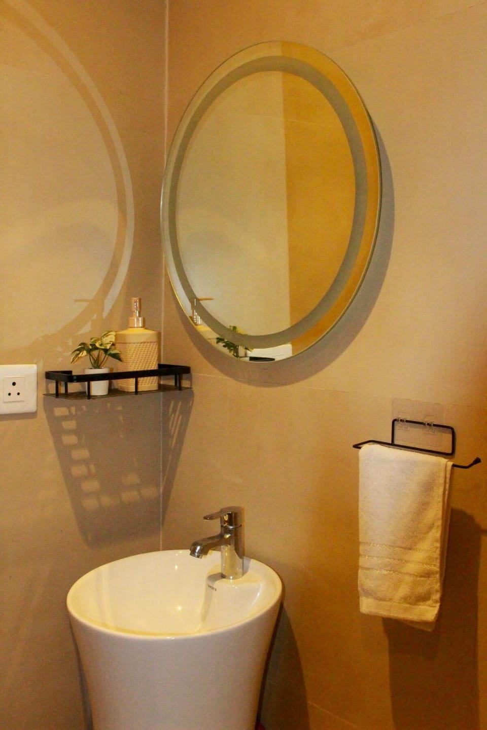 Toilet, Bathroom, towels